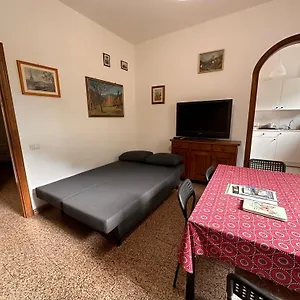 Tra Le Alpi Apuane E Il Mare Montignoso